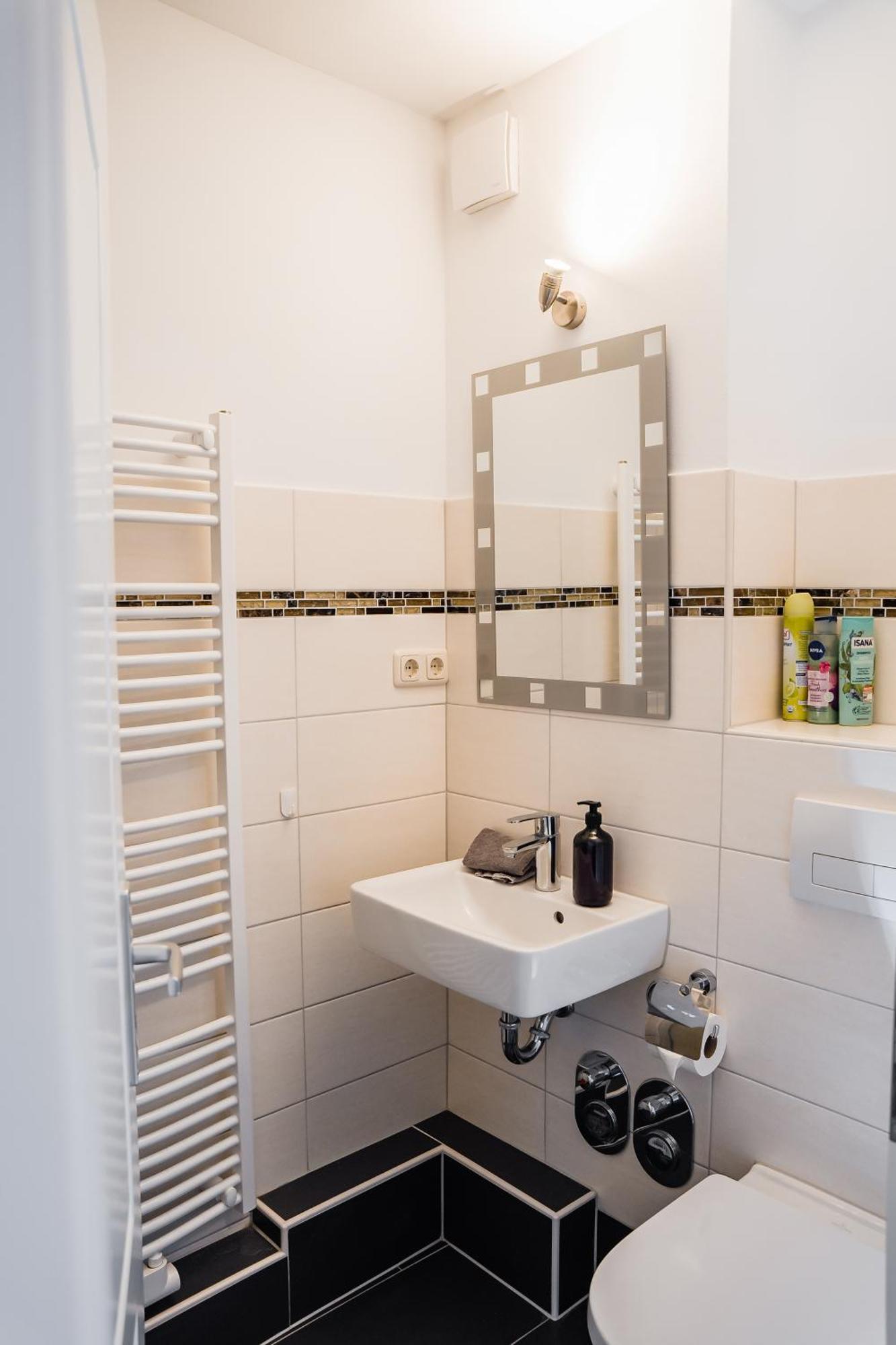 Cozy And Central Apartment Luebeck Esterno foto